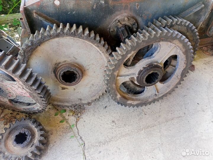 Шестерни на кран кб 403, 405