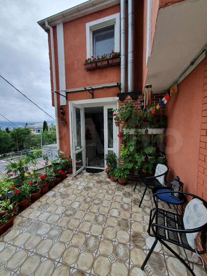 2-к. квартира, 60 м², 1/2 эт.