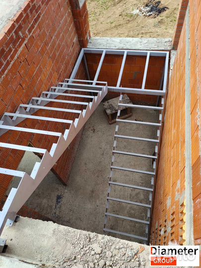 Сварка закрытой лестницы на мансарду