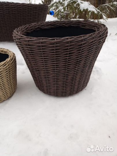 Кашпо из искусственного ротанга