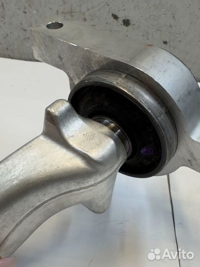 Рычаг подвески передний левый Infiniti M35/M45 Y50