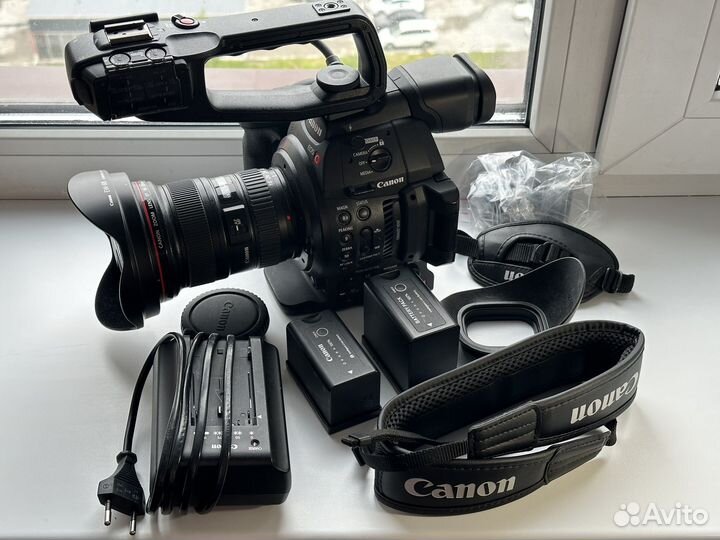 Видеокамера Canon C100 Mark II с объективом