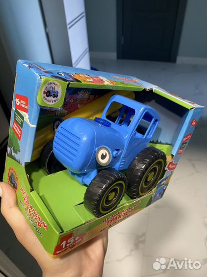Игрушка синий трактор