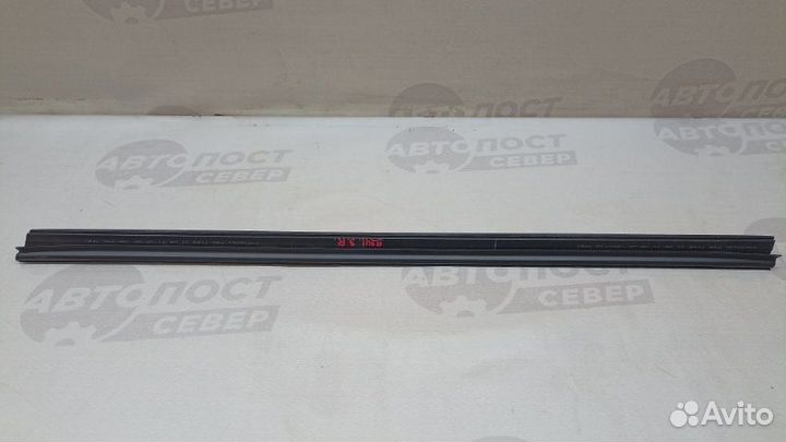 Уплотнитель стекла двери задний правый Peugeot 308