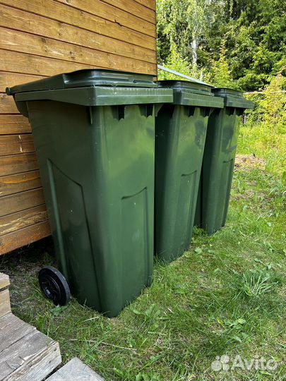 Мусорные баки контейнеры