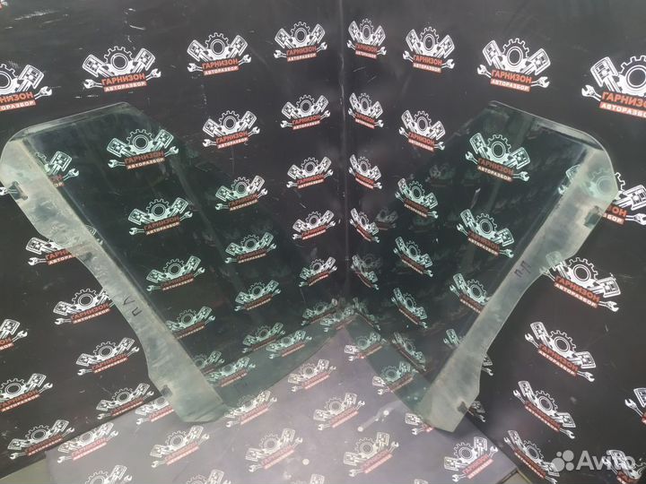 Стекло передней двери Ford Focus 2