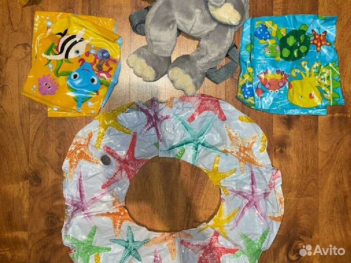 Нарукавники, круг и 2 рюкзачка