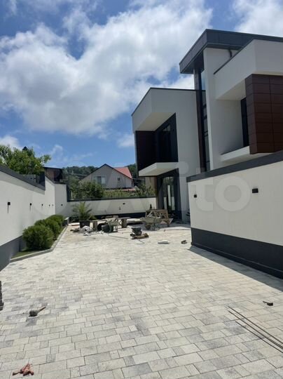 Дом 256 м² на участке 6 сот.