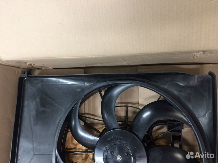 Вентилятор радиатора KIA Carens 253801D100 в сборе