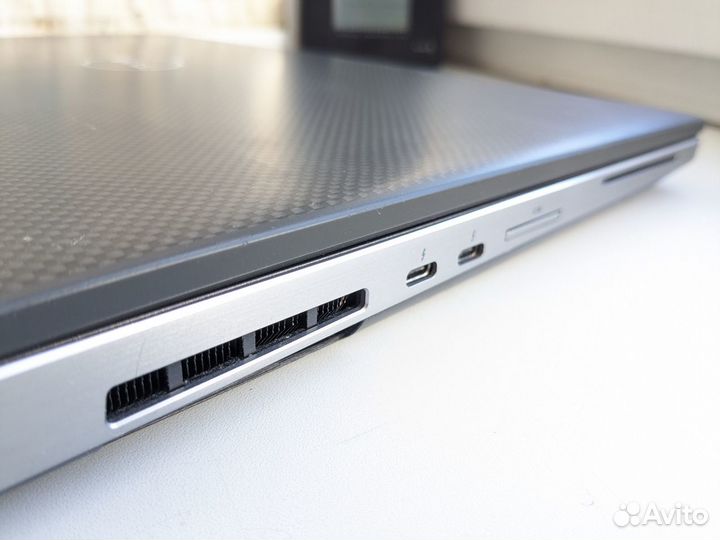 Мощный ноутбук Dell Precision 7540