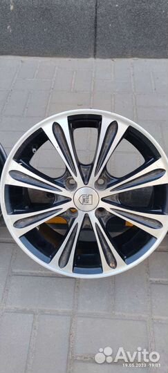 Продам литые диски R15 4X100 (стояли на Логан)