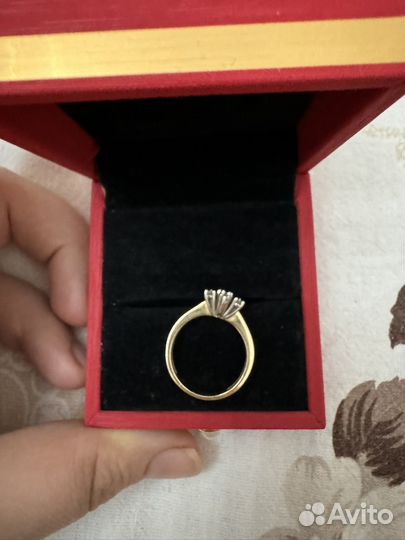 Кольцо золотое с бриллиантом