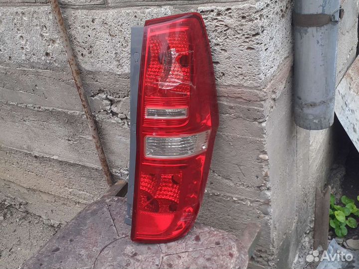 Задний правый фонарь хундай гранд старекс