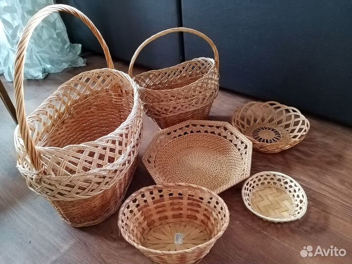 Плетеные корзинки, тарелки, сумка