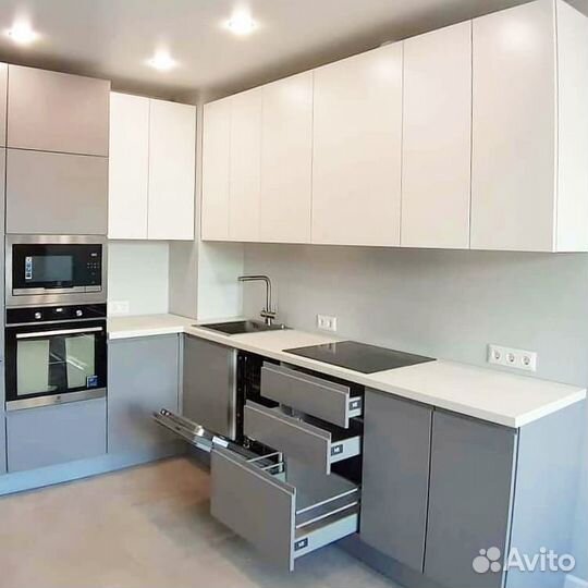 П образная кухня на заказ. Фабрика в Москве