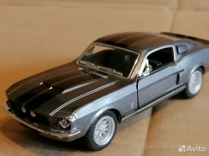 Масштабная модель автомобиля 1967 Shelby GT-500