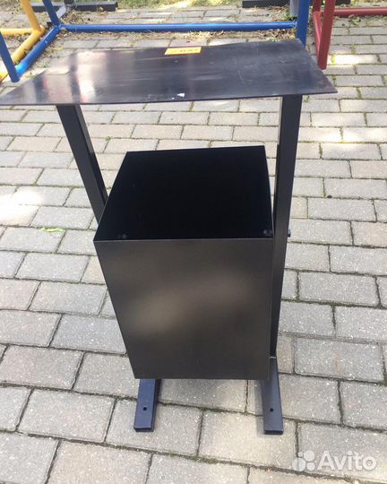 Урна. Мусорка. Урна уличная