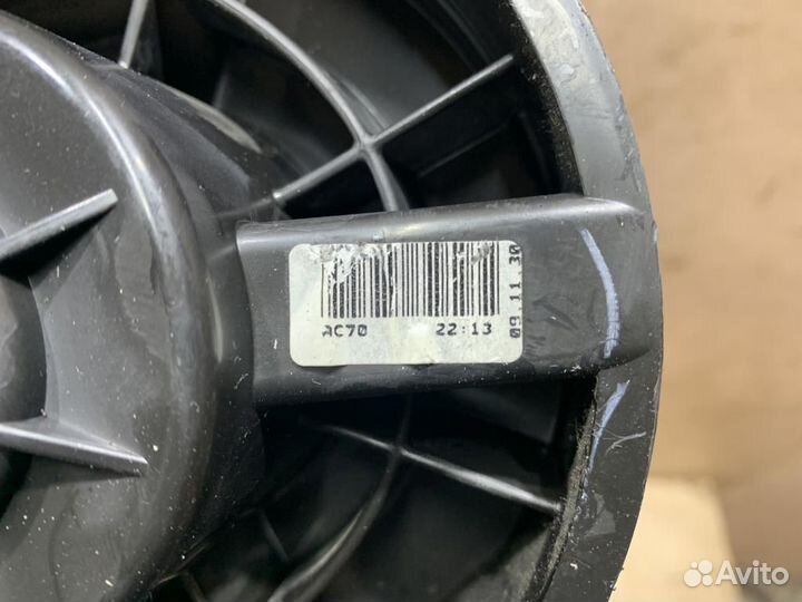 27225JD00A Моторчик отопителя Nissan Qashqai J10