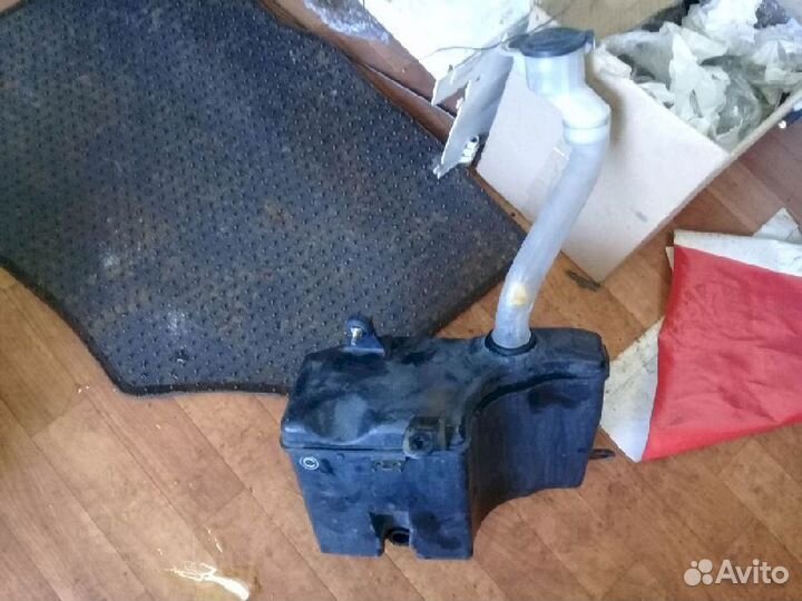 Бачок стеклоомывателя Toyota Mark II GX90