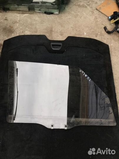 Стекло двери переднее левое Mitsubishi Pajero V43W