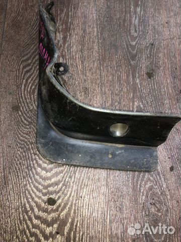 Брызговик задний левый Mitsubishi Diamante F25