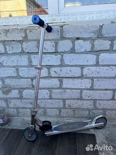 Трюковой самокат Razor