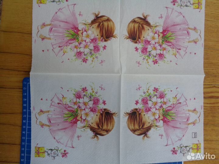 Для творчества: салфетки,пуговицы