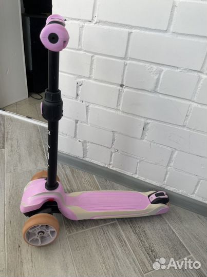 Самокат трехколесный