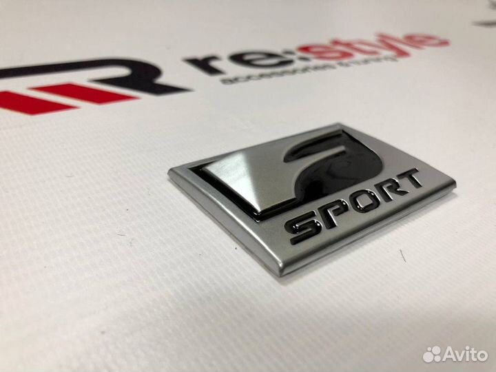 Эмблема Lexus F-Sport Короткая с надписью R150