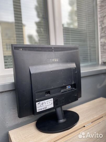 Монитор Samsung 19