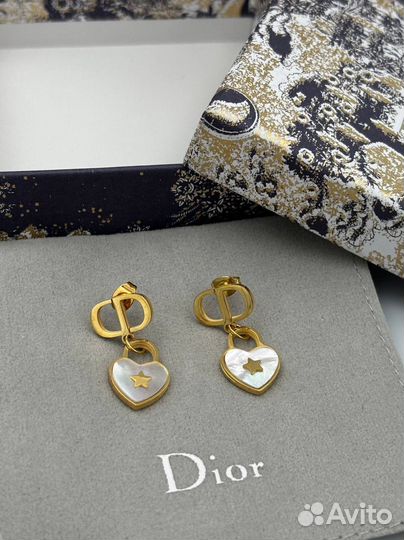 Стильные серьги Dior