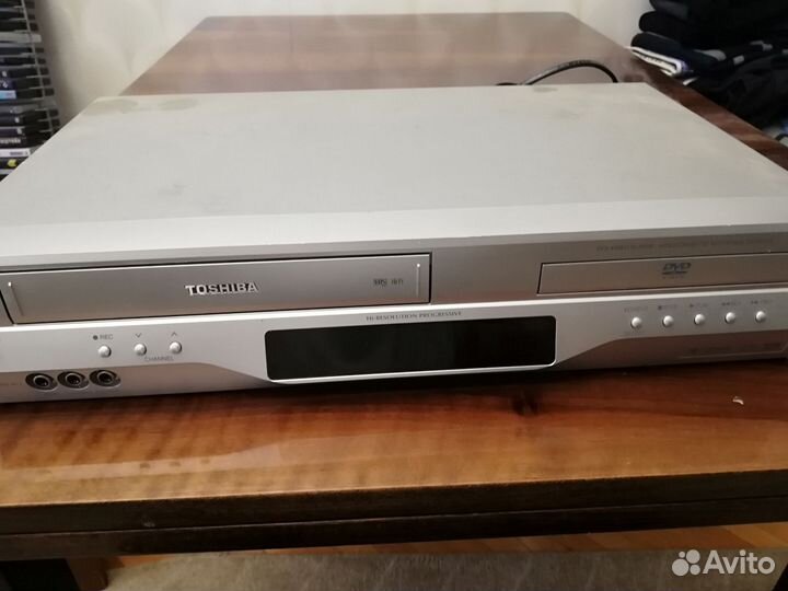 Видеомагнитофон и DVD - проигрыватель Toshiba