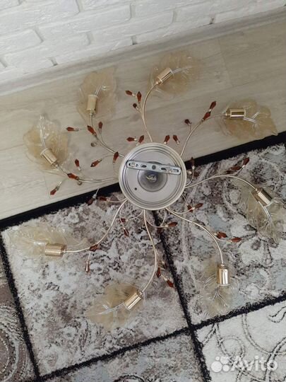 Продам Люстру 8ми рожковую