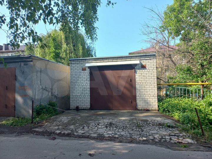 Гараж, > 30 м²