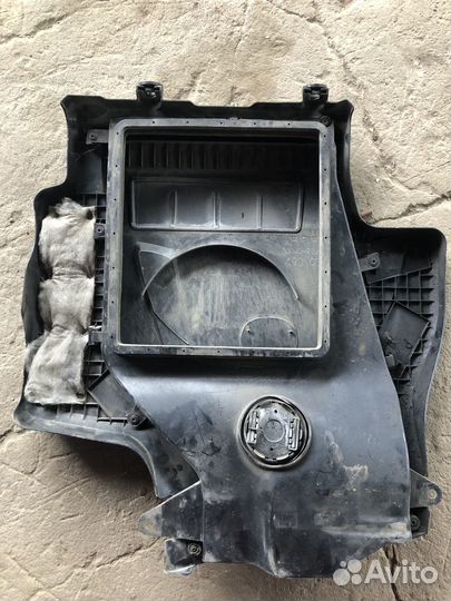 Крышка двигателя Mazda CX7