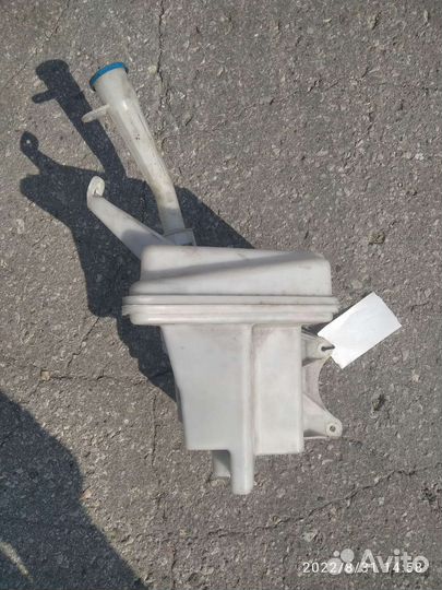 Бачок омывателя toyota avensis