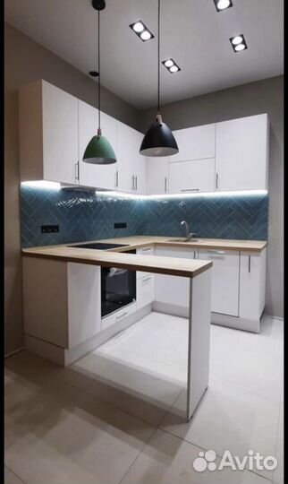 Кухня с барной стойкой