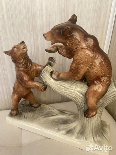 Статуэтка медведи на дереве