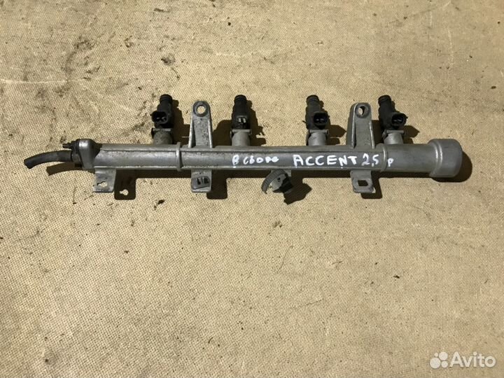 Топливная рейка,рампа с форсунками Hyundai Accent