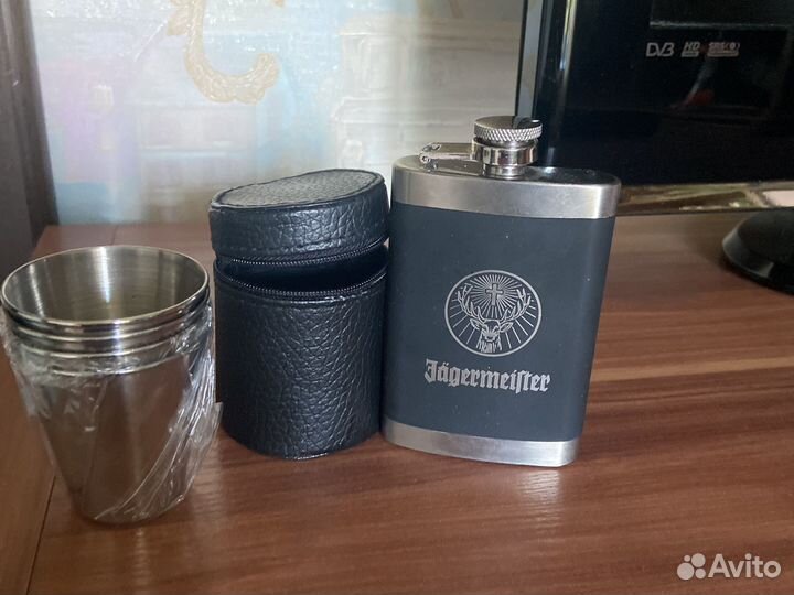 Фляжка и 4 стопки