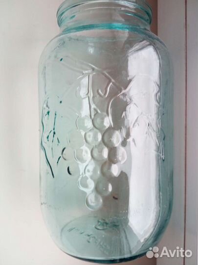 Банка 1,5 литра с красивым рисунком—виноград СССР