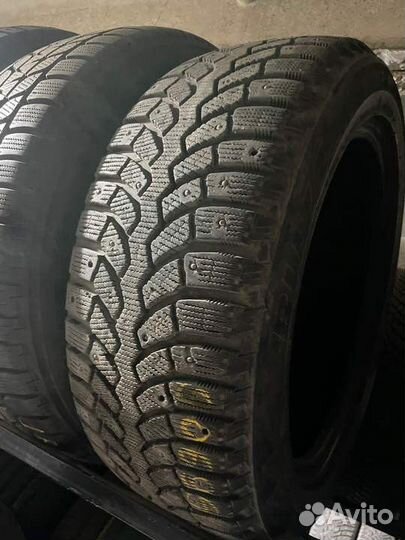 Bridgestone Blizzak Spike-01 215/55 R17 98T