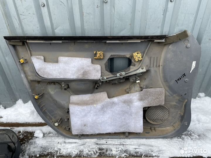 Передняя правая обшивка двери hyundai accent
