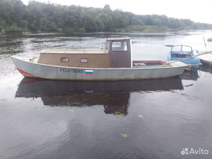 Катер стальной двиг л 6 отл состояние
