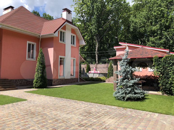 Коттедж 197 м² на участке 7,5 сот.