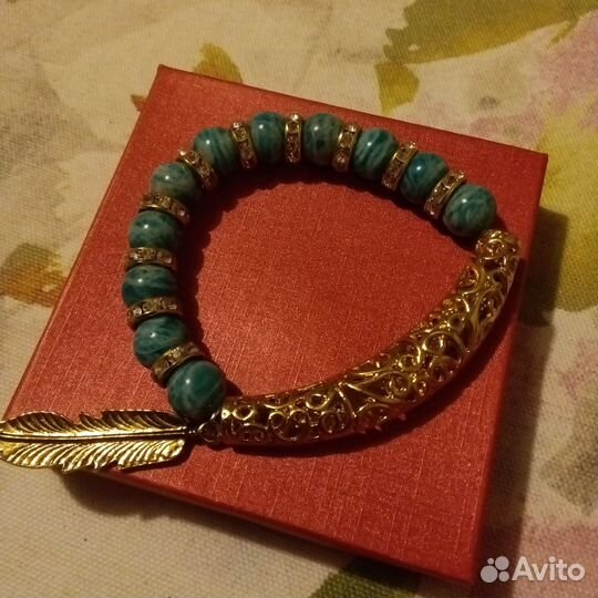 Браслет ручной работы в подарочной коробке