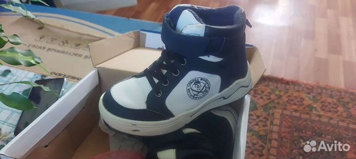 Продам кроссовки детские