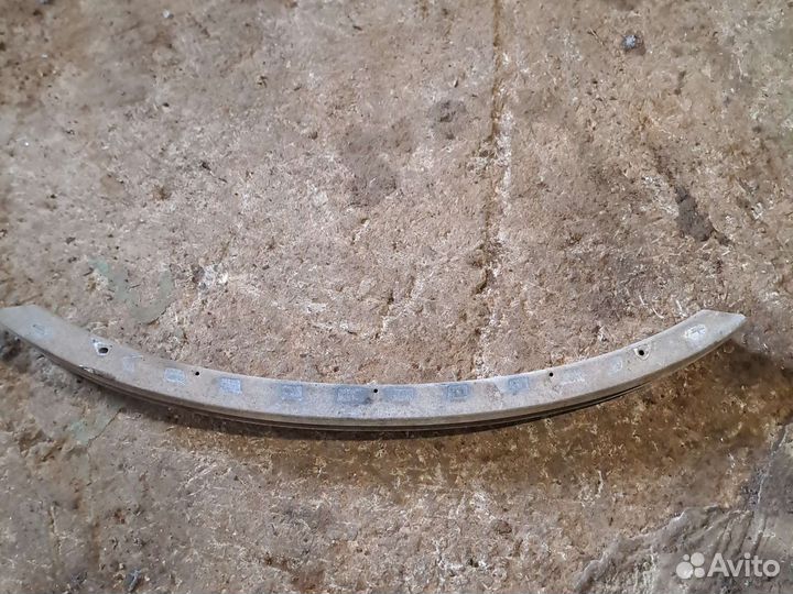 Усилитель бампера переднего Volkswagen Passat B5