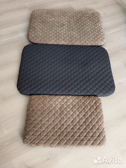 Лежаки/лежанки для собак средних и крупных пород