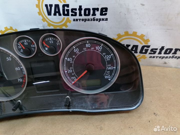 Панель приборов Volkswagen Passat 2001